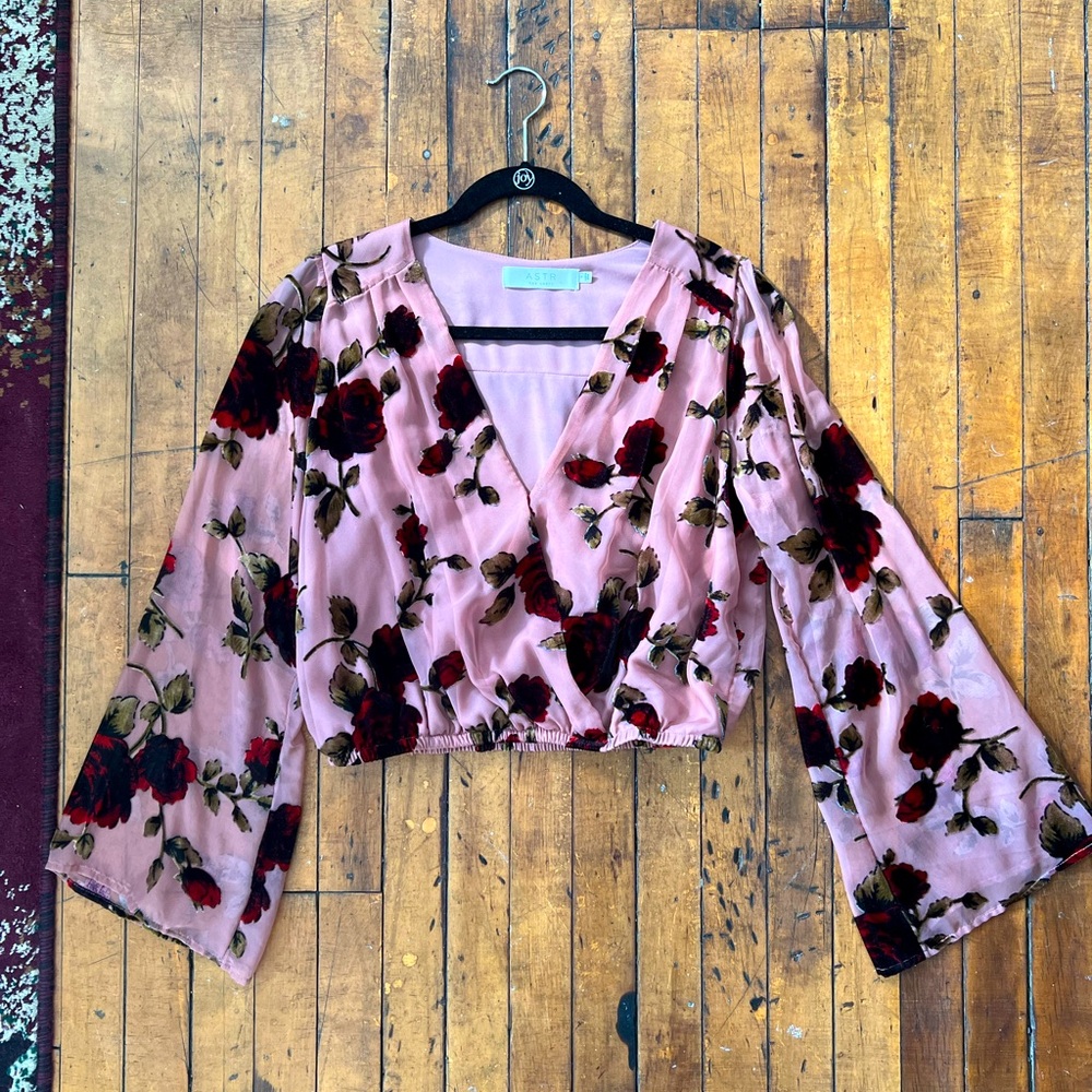 Astr The Label Women’s Surplice Cut Velvet Top size Small